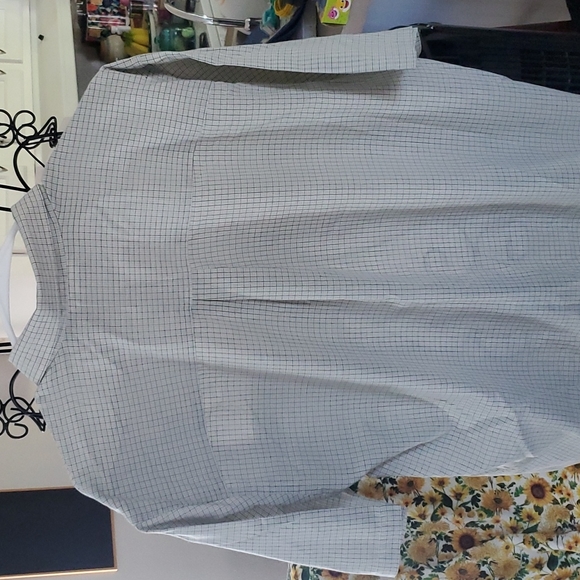 Men's button-down size medium - Picture 4 of 4